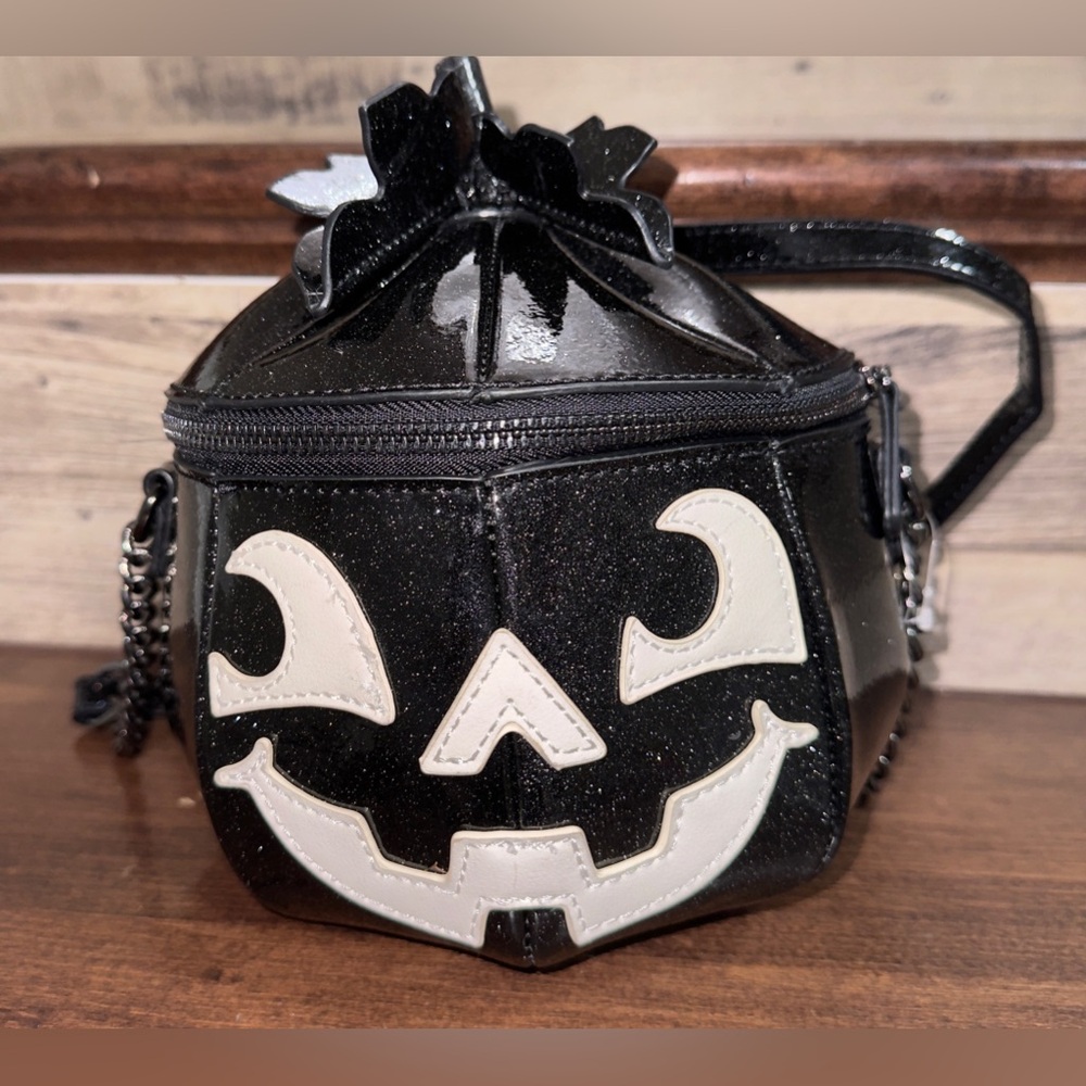 ✅ Cute 🥰 Glow in the Dark Jack-o-lantern 🎃 Crossbody bag by Fine By Me Hallowee…